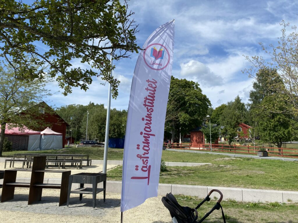 Flagga "Läslandet" vid Husby gård